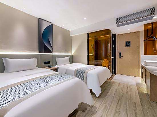 Yilong Hotel