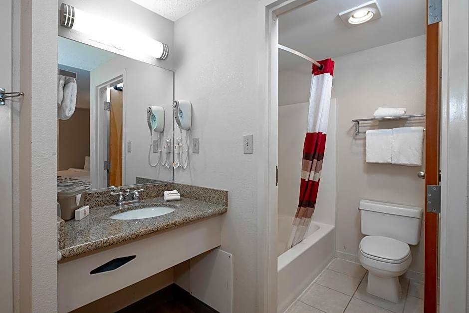 Red Roof Inn Clifton Park