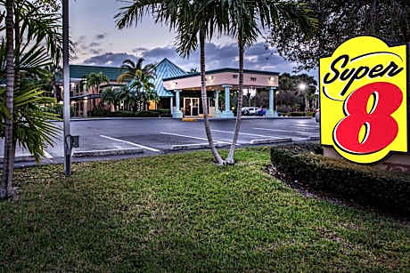 Super 8 by Wyndham North Palm Beach