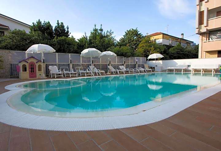 Hotel Mocambo piscina e spiaggia