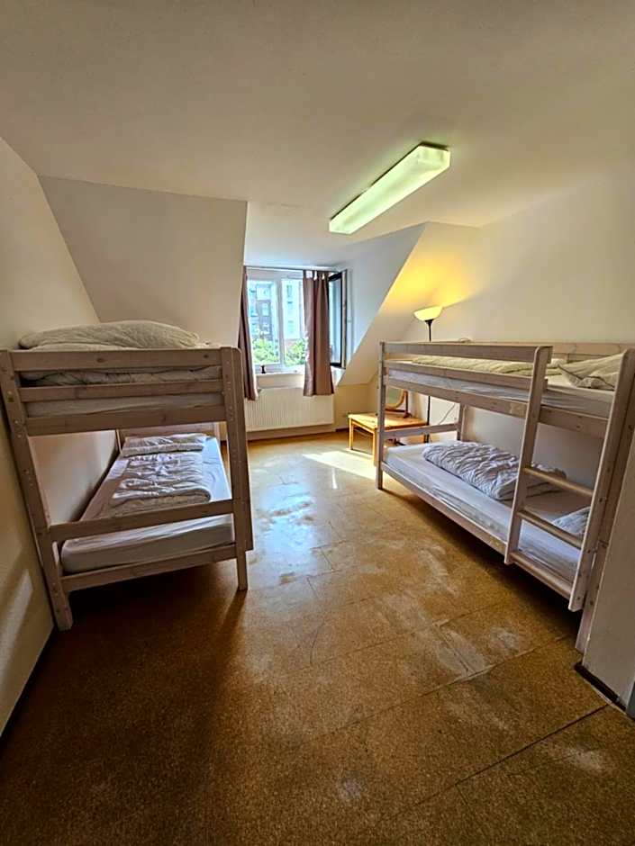 Max Hostel