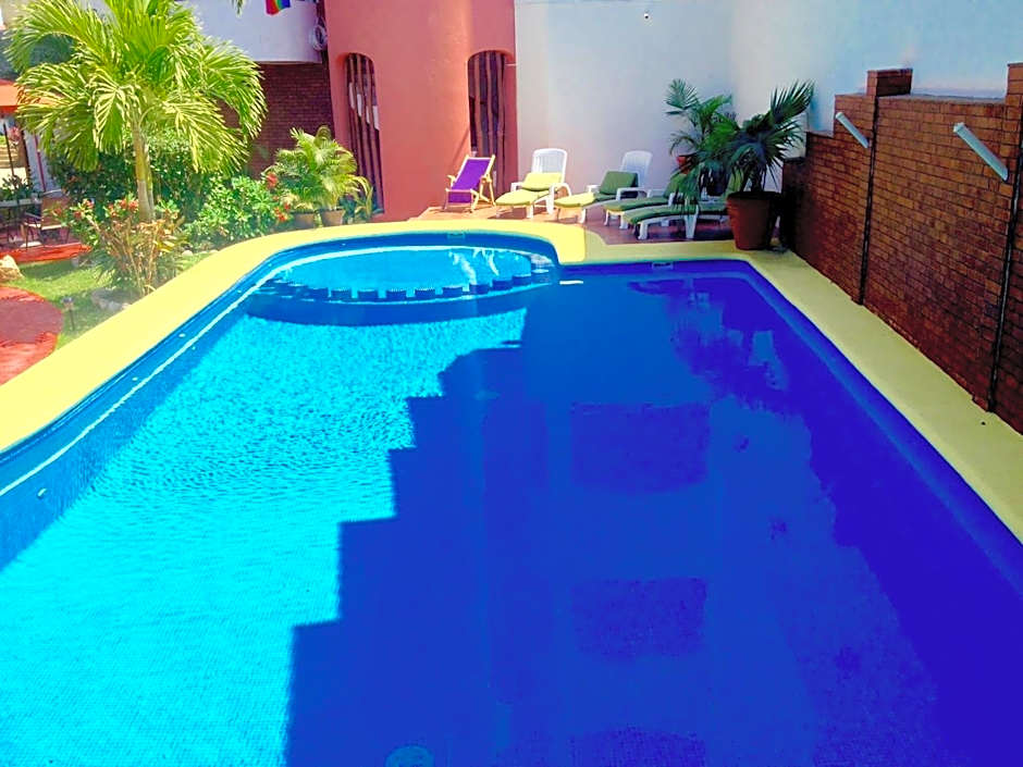 Hotel y Suites Los Encantos