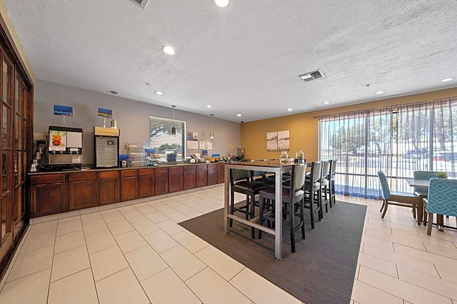 Days Inn by Wyndham Round Rock