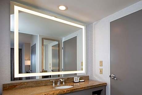 Premium Queen Suite with Two Queen Beds - Non-Smoking