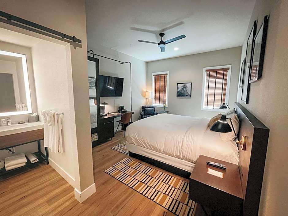 Gateway Hotel, Trademark Collection by Wyndham