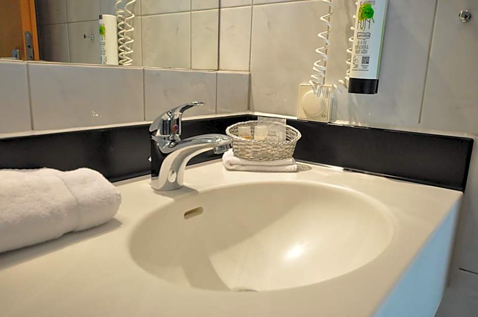 Villa Waldperlach by Blattl