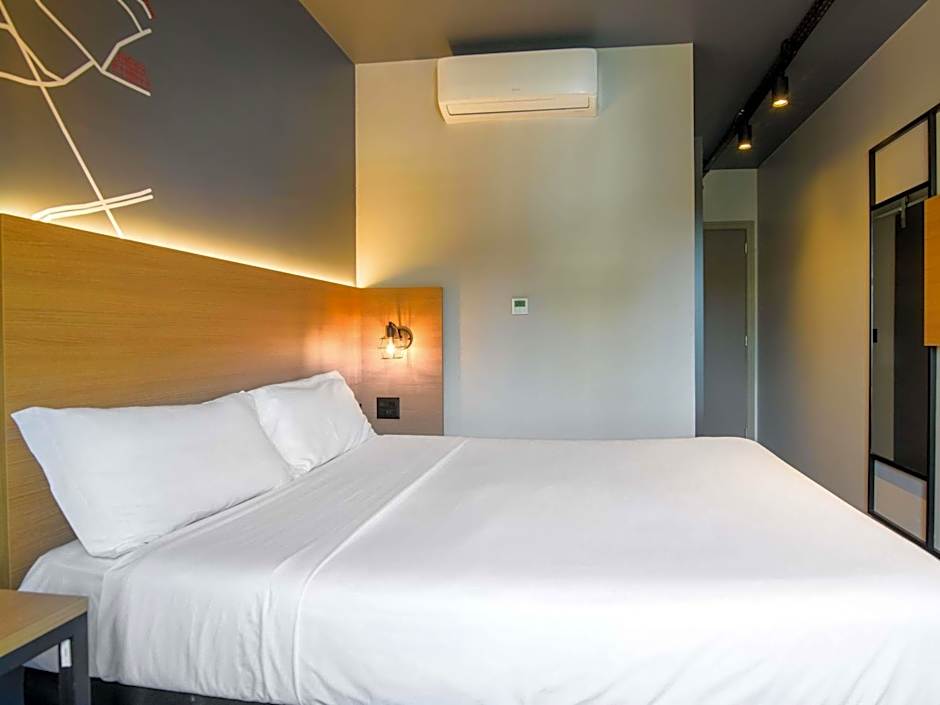 Ibis Curitiba Batel