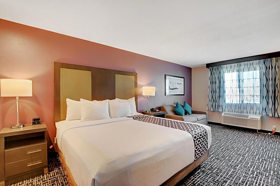 La Quinta Inn & Suites by Wyndham Las Vegas Nellis