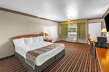 Standard King Room - Non-Smoking