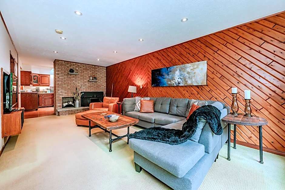 TGIF - Serene Waterfront Retreat