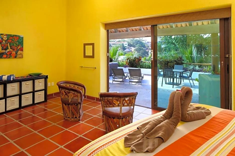 Villa Kiwi. Huge Pool, Steps To Town n Beach. 6 plus BRM 7.5 BTH 3 KCN