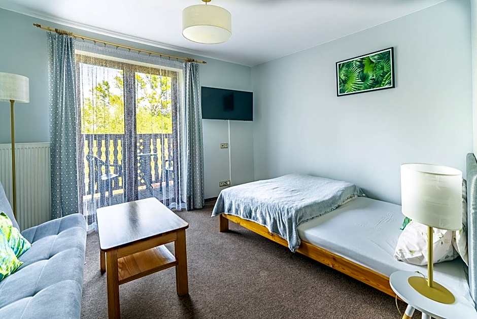 Nefryt - lodówka i czajnik w pokoju, dwa aneksy kuchenne ogólnodostępne, duży parking