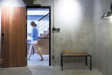 Deluxe Double Room with Shower - No Window