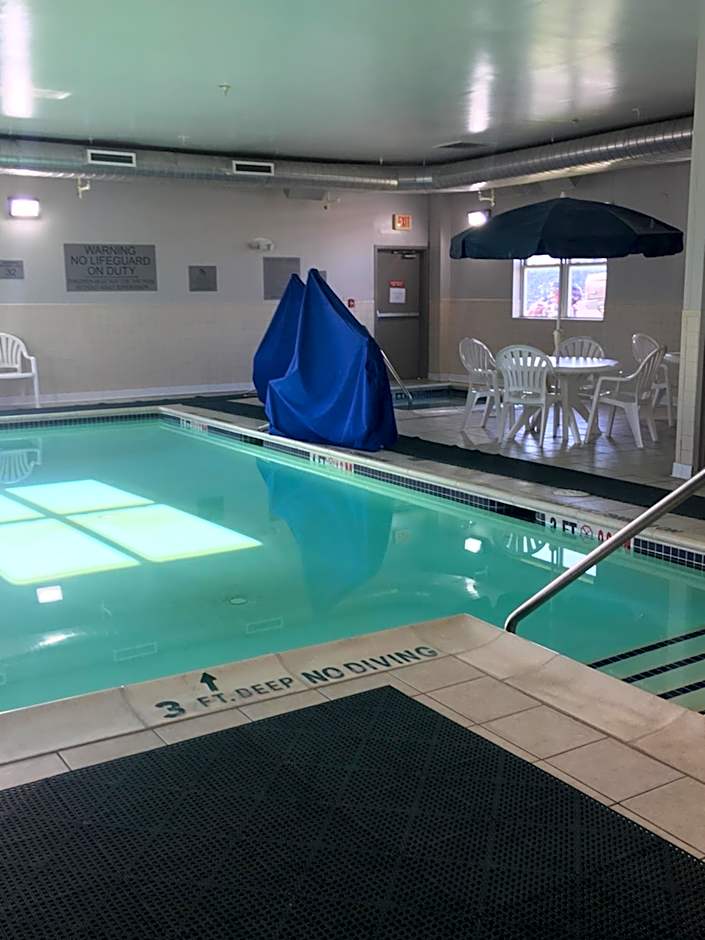 Country Inn & Suites by Radisson, Chambersburg, PA