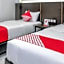 OYO 1006 Azzahra Guest House
