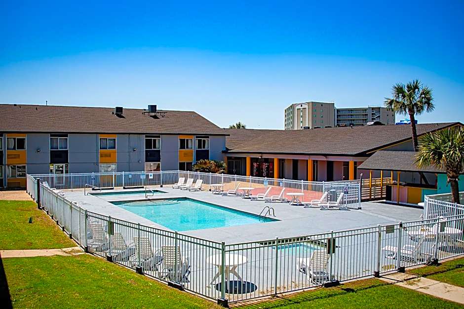 Super 8 by Wyndham Biloxi