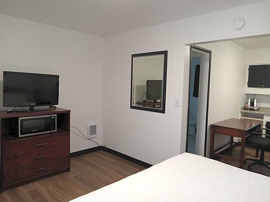 Blue Coast Inn & Suites