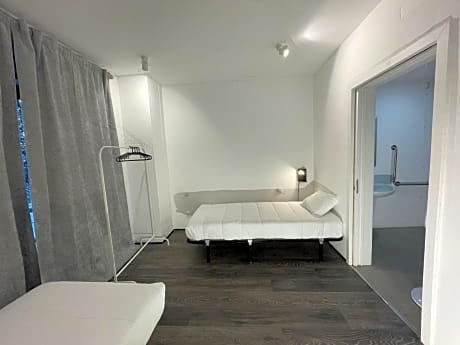 Twin Room with Private Bathroom - Disability Access
