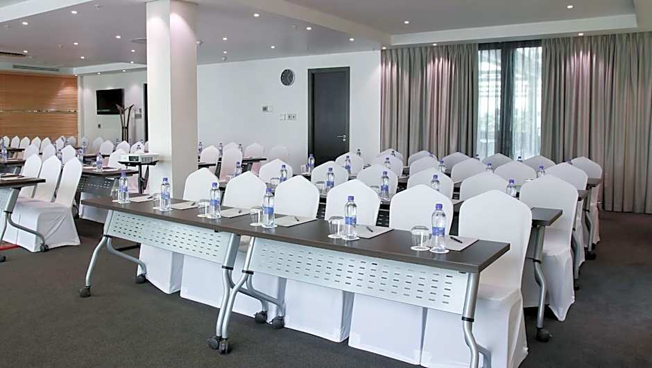 Legend Hotel Lagos Airport, Curio Collection By Hilton