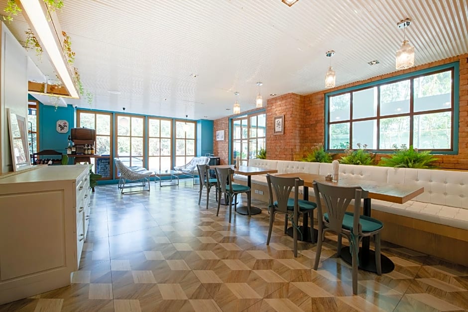 Blooming Hill Boutique Suites