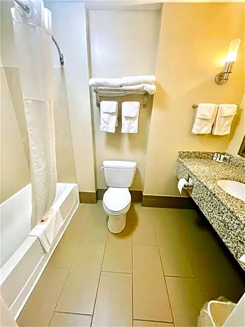 Comfort Inn Hebron-Lowell Area