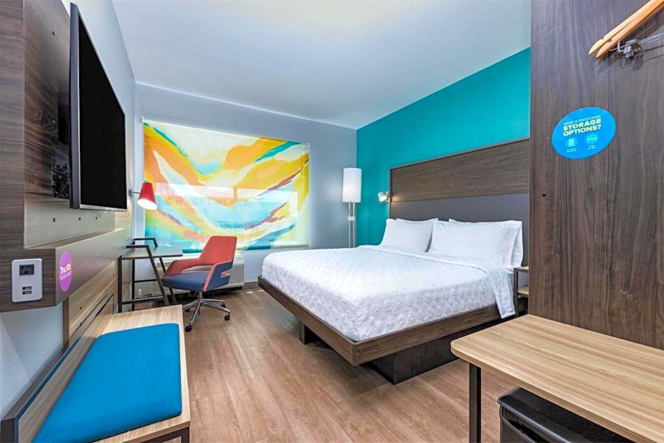 Tru by Hilton the Colony