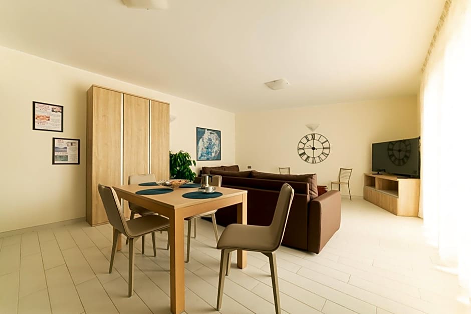 Yachting Residence - Private Dock, Lake Access & SPA