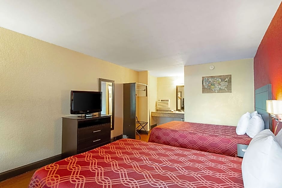 Econo Lodge Inn & Suites Clearwater Central