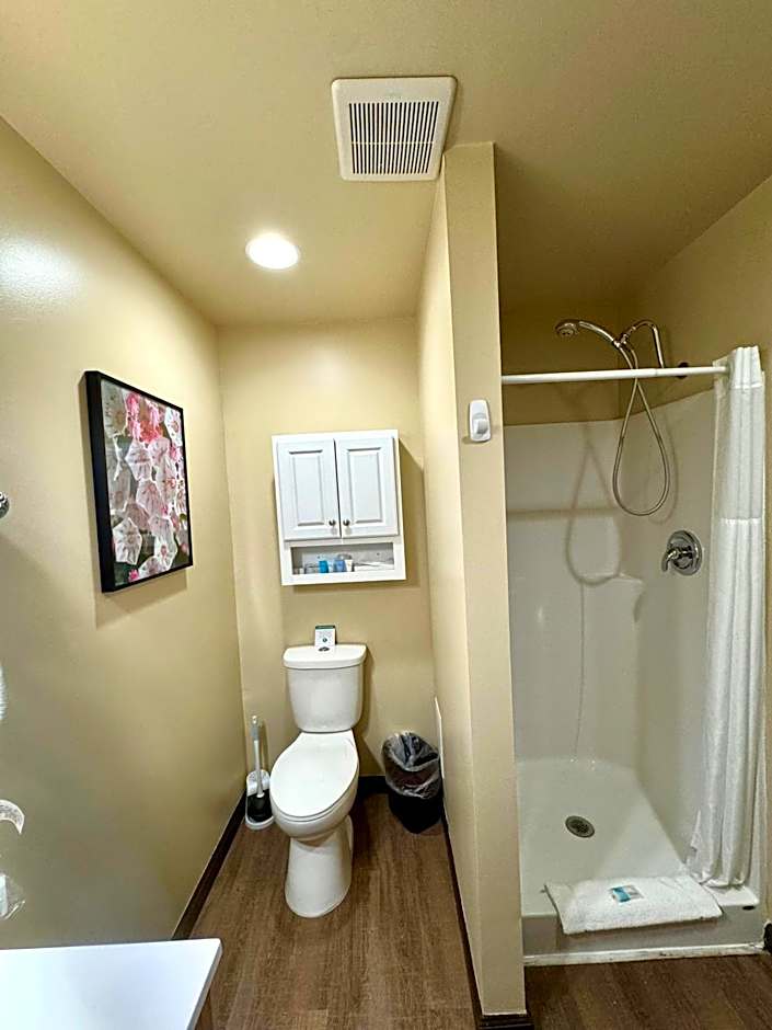 Americas Best Value Inn - Marquette