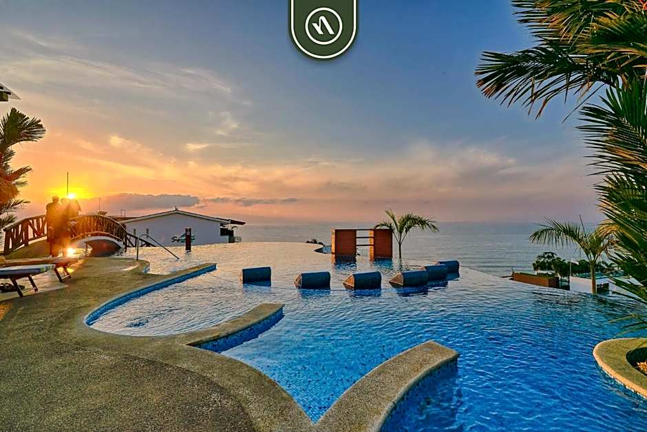 1 BR Condo - Amazing Sunsets Froom the Roof - Pool