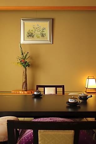 Superior Japanese-Style Room