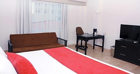 Suite-1 King Bed, Smoking Room