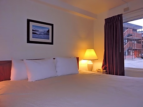 The Driftwood Lodge