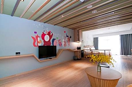 Deluxe Forest Themed Family Room