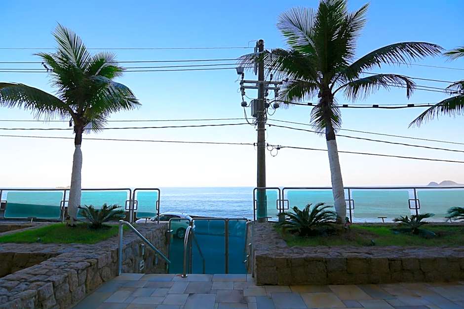 Apartamento no Morro do Maluf, frente ao mar