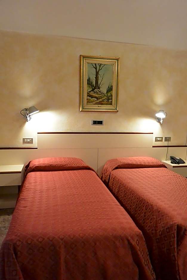 Le Petit Hotel