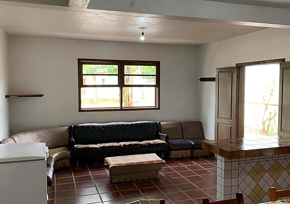 Casa de praia com boa ventilação garagem coberta para 3 carros 50m da praia