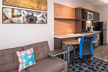 King Studio with Sofa Bed and Mountain View - Hearing Accessible