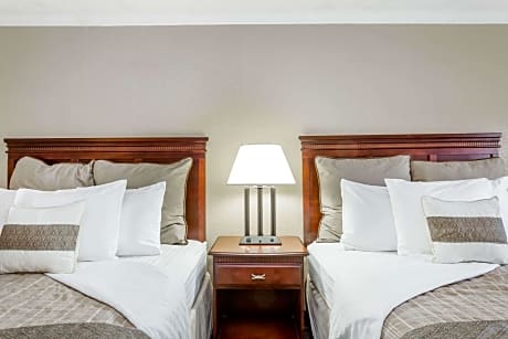 Upgraded 2 Queen Beds Smoking Room