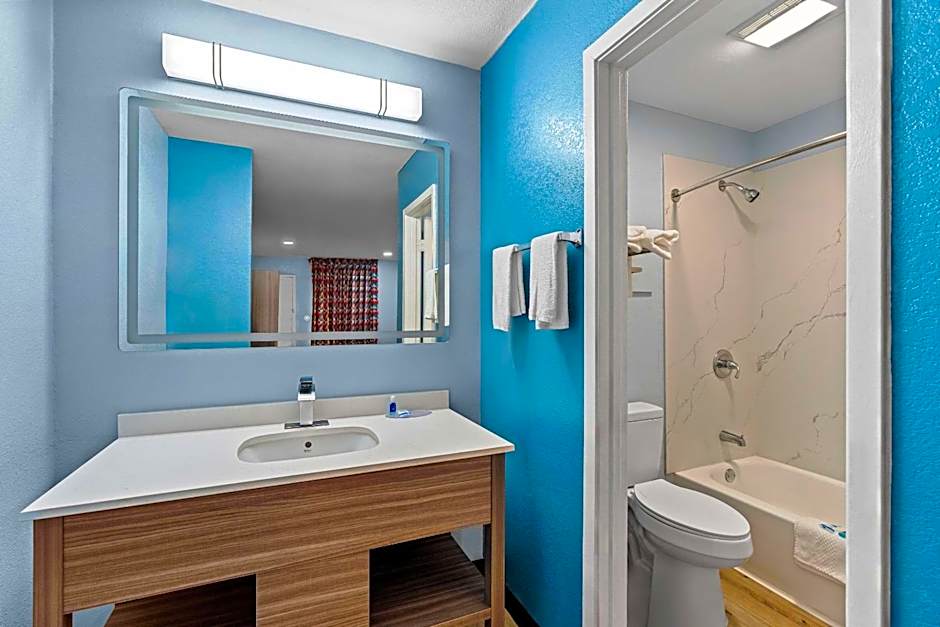 Rodeway Inn & Suites