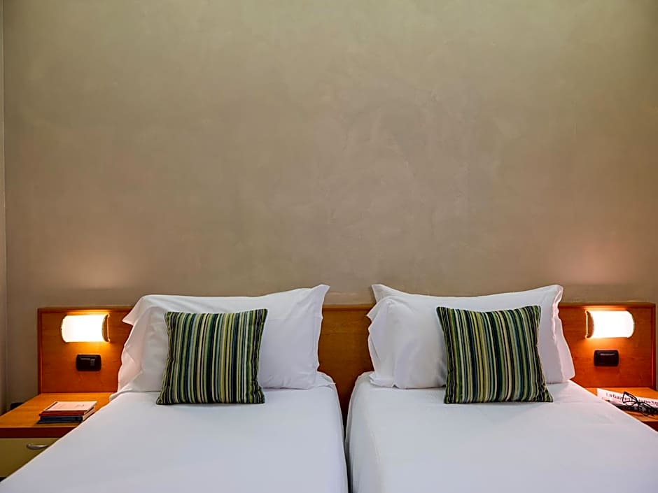 Hotel Embassy