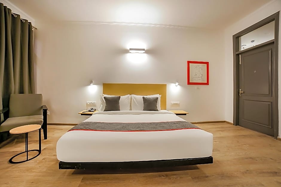 Townhouse 330 DLF Phase-2 Near Leisure Valley Park