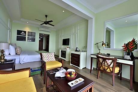 Standard Tropic Green Room with Partial Mountain View