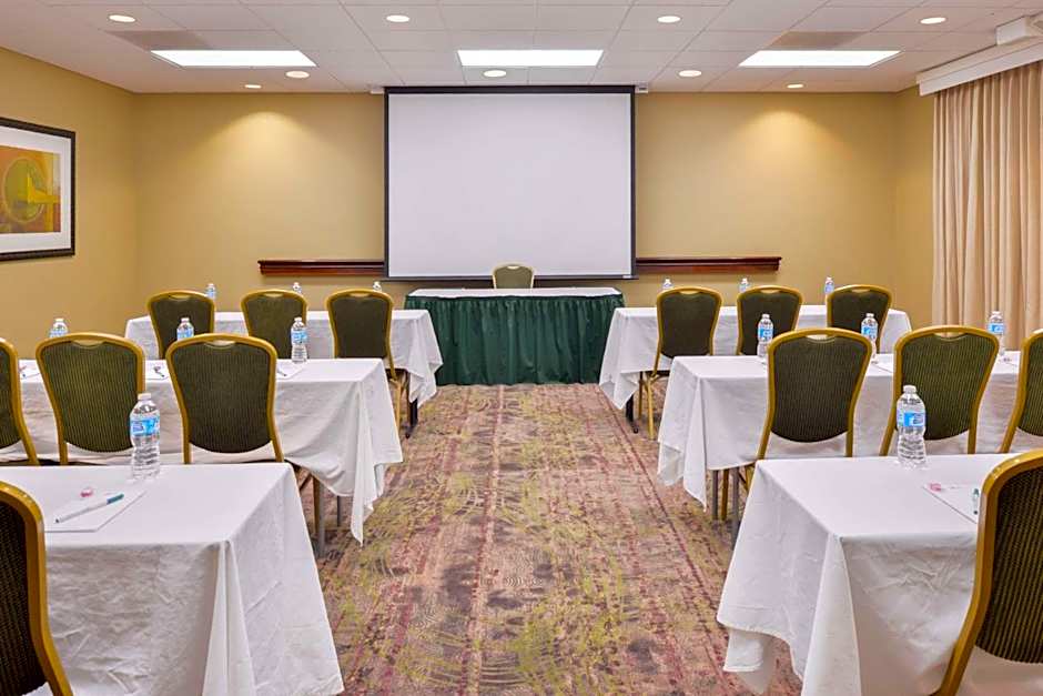 Homewood Suites By Hilton Fresno