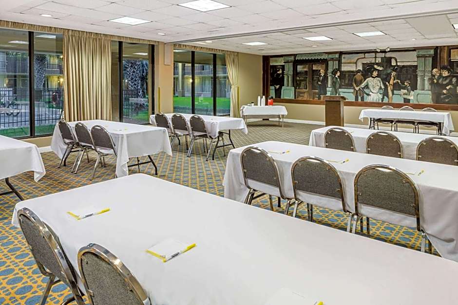 Days Inn & Suites by Wyndham Jennings