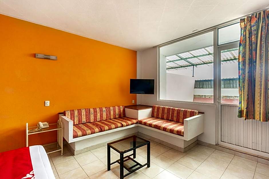OYO Hotel Casa Blanca