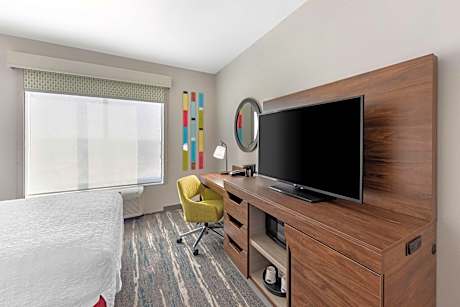 2 Queen W/Microwv/Fridge