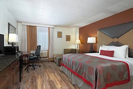 Ramada by Wyndham Albert Lea