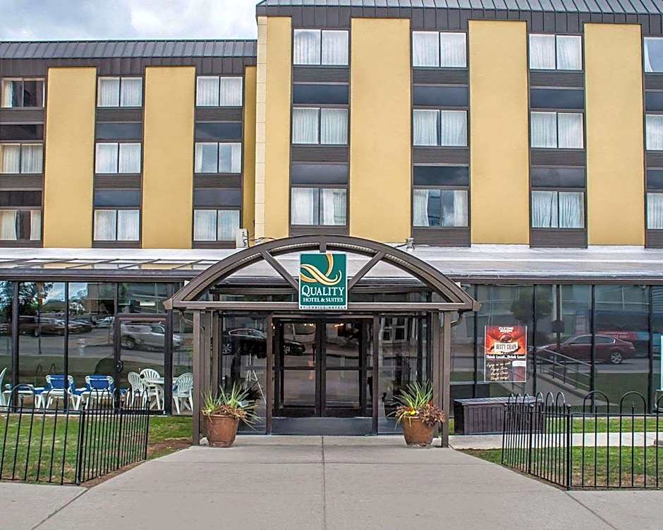 Quality Hotel & Suites At The Falls