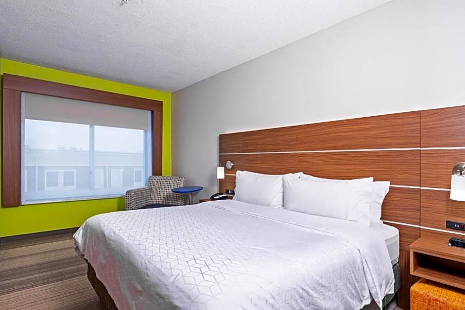 Holiday Inn Express Hotel & Suites Woodbridge By IHG
